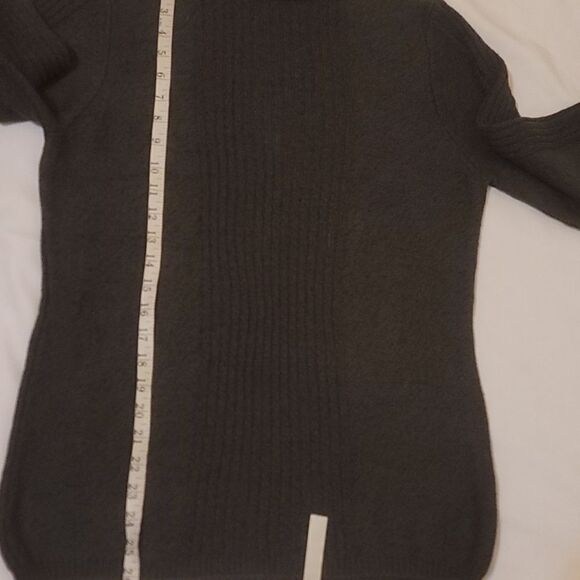 Sundance turtleneck sweater size large. - Picture 5 of 8